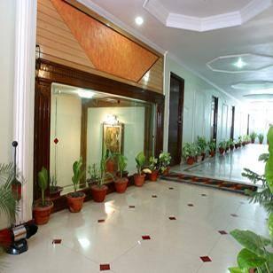 Hotel Mandakini Palace กานปูร์ ภายนอก รูปภาพ